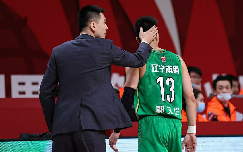  又见绝平！武汉三镇与罗马鏖战至终场，郭艾伦读秒救主